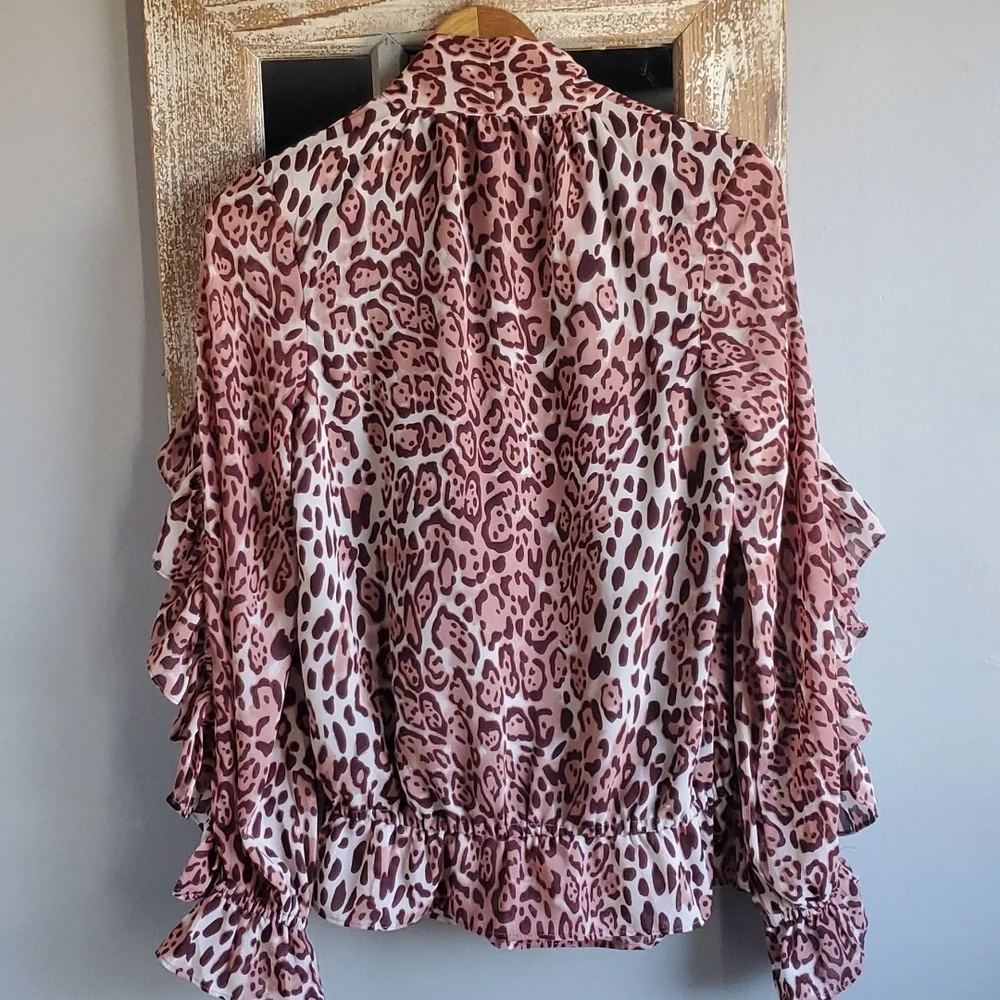 Walter Baker Animal Print Blouse. Size small - Picture 5 of 7